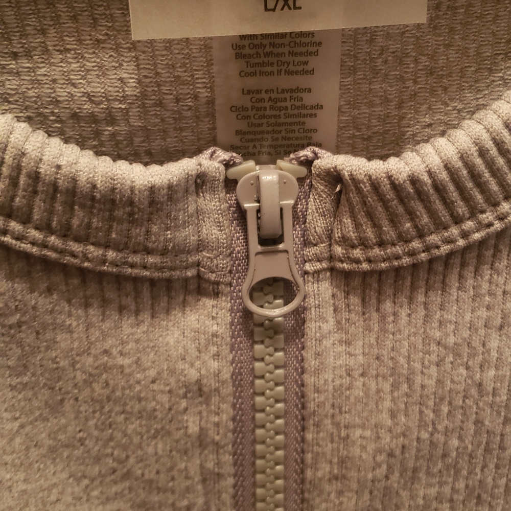 Gray Ribbed Zip-Front Sweater Tank - Picture 2 of 3